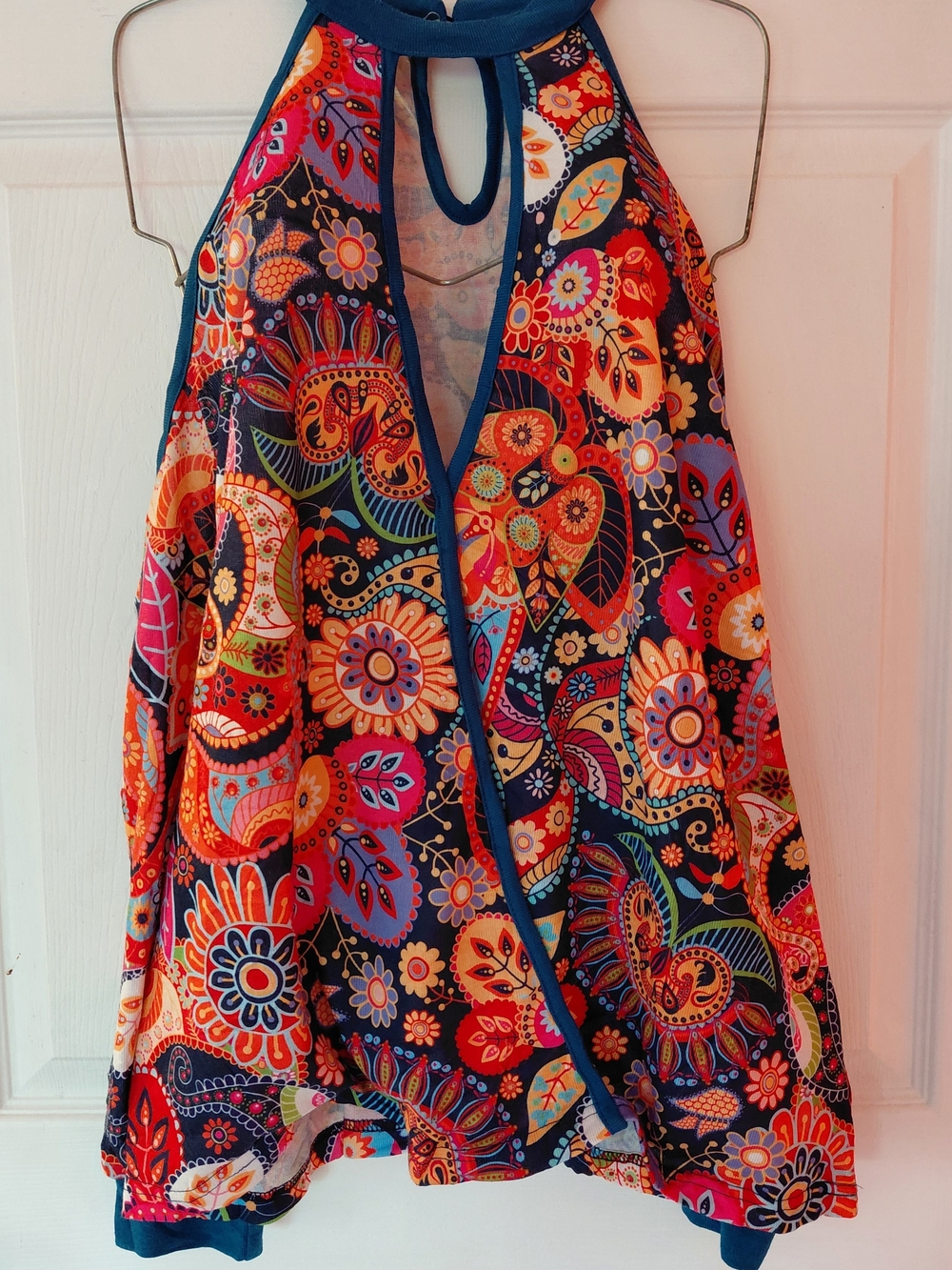 Izuria Sz XL Women Halter Floral Paisley  Top - Multicolor